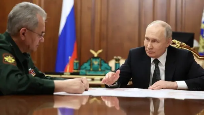 Mr Shoigu and Mr Putin were shown discussing the issue on Russian TV