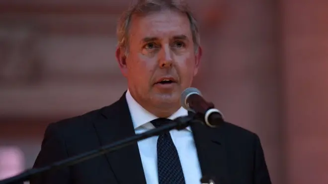 Sir Kim Darroch đệ đơn từ chức tuy nhiệm kỳ đại sứ tại Hoa Kỳ của ông tới cuối năm mới hết