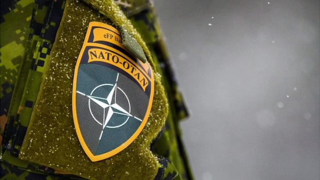 солдат НАТО на учениях в Латвии