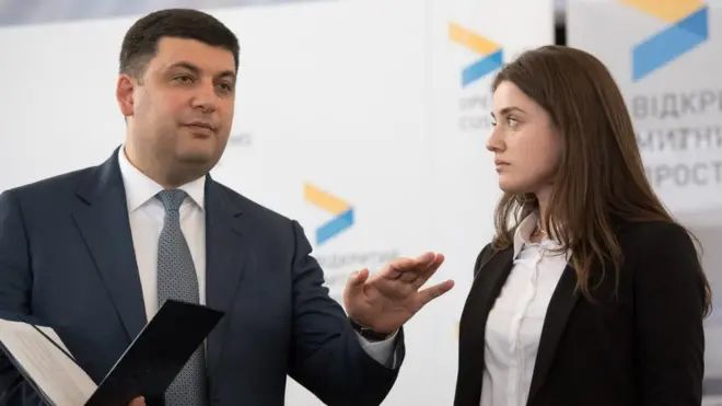 Прем'єр-міністр Володимир Гройсман та колишня очільниця Одеської митниці Юлія Марушевська