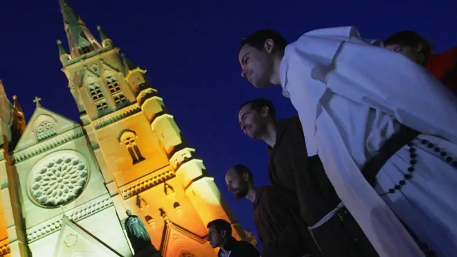 Австралийским архиепископам предстоит дать объяснения по поводу действий священников