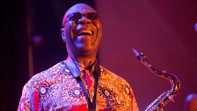 Le saxophoniste Manu Dibango est mort à Paris après avoir contracté le coronavirus.