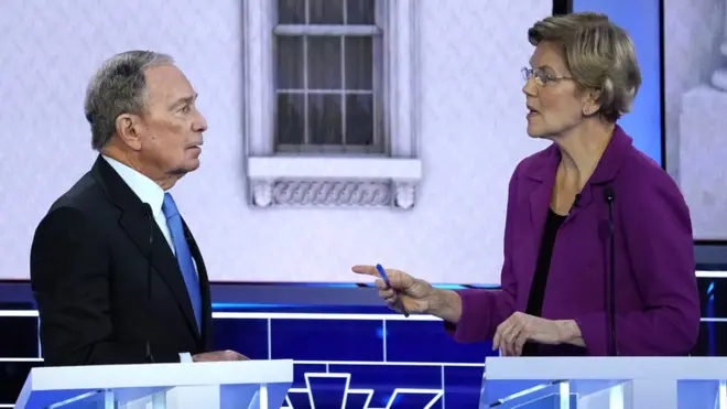 La senadora Elizabeth Warren empezó su intervención atacando a Michael Bloomberg, exalcalde de Nueva York.