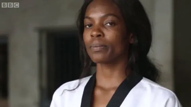 Thursdaline Peter, championne de Taekwondo, se bat pour que chaque femme en fasse autant.