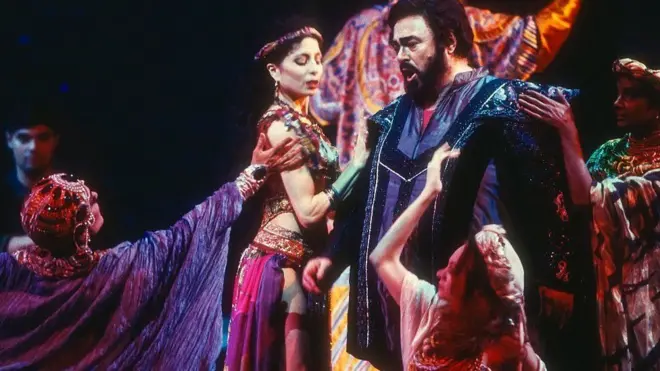 İtalyan opera sanatçısı Pavarotti 