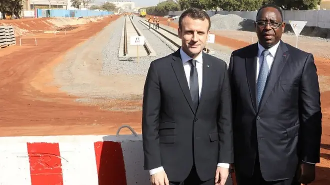 Macky Sall et son homologue français Emmanuel Macron sur le chantier du TER en février 2018