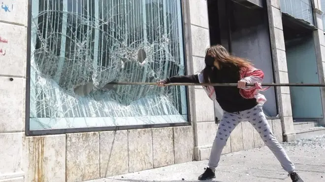 "اللبناني سيموت إما من الكورونا أو من الجوع"