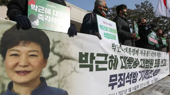 국정농단 등으로 기소된 박근혜 전 대통령에 대한 대법원의 두 번째 판결이 열리는 14일 오전 경기도 의왕시 서울구치소에 긴장감이 흐르고 있다