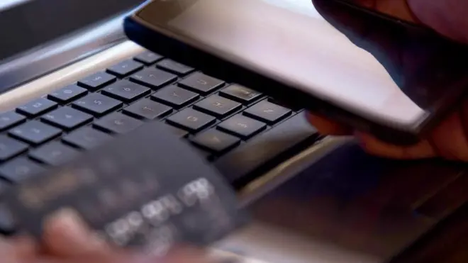 Seiring perkembangan teknologi, masyarakat kian sering menerima penawaran atau iklan palsu melalui surat elektronik maupun telepon.