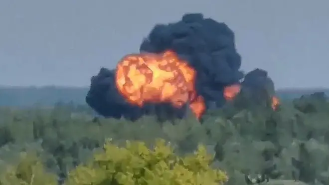 В Подмосковье разбился военно-транспортный самолет. Видео