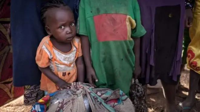 Cette fillette ferait partie des milliers de personnes fuyant les combats dans la zone de Paoua.