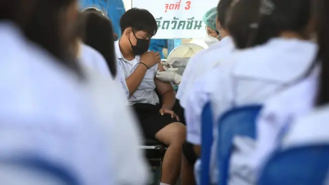 เด็กฉีดวัคซีนวันแรก