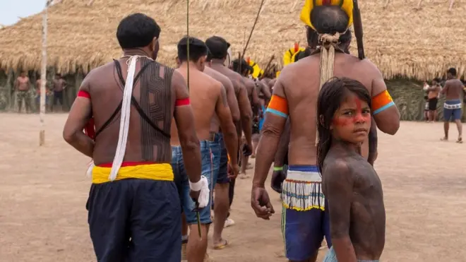 Los indígenas durante el encuentro que reunió a representantes de 14 grupos étnicos y cuatro reservas ribereñas en Menkragnoti, en el estado de Pará.