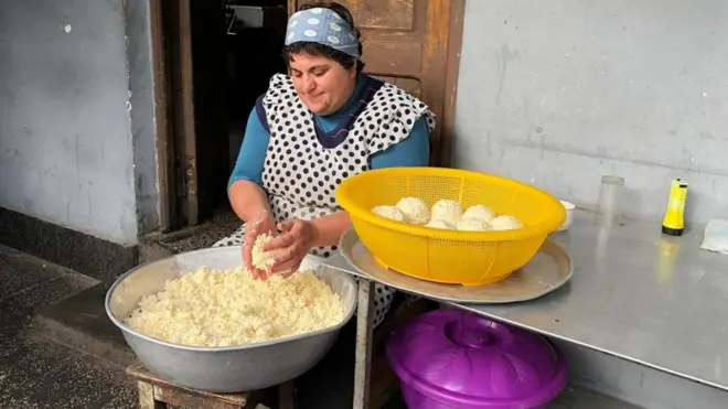 Pembuat khachapuri sepatutnya tidak sedang murung dan bersusah hati.