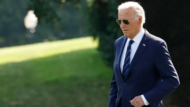 Hadalkiisa Axadii, Mr Biden waxa uu u mahad celiyay Ms Harris, isaga oo sheegay in ay tahay "qof si wanaagsan ula shaqeysay".