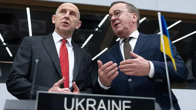 Міністр оборони Великої Британії та Німеччини Джон Гілі та Борис Пісторіус під час зустрічі у форматі Рамштайн в Брюсселі