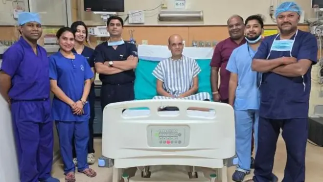 రాహుల్‌తో వైద్య బృందం