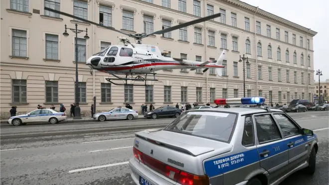 Полиция и спасатели на месте происшествия