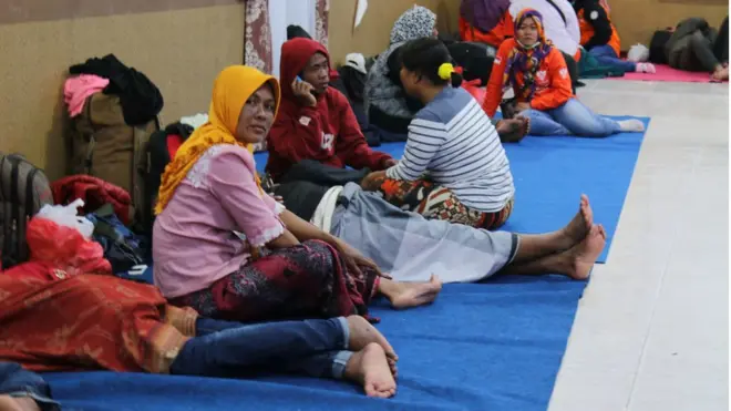 Sekitar 5.500 warga pendatang di Wamena yang keluar dari rumah mereka untuk tinggal di pengungsian. Mereka tersebar di markas Komando Distrik Militer 1702 Jayawijaya, markas Polres Jayawijaya, markas Komando Rayon Militer 1702-03 Wamena, Betlehem, gedung DPRD Jayawijaya, hingga markas Yonif Wi Mane Sili.