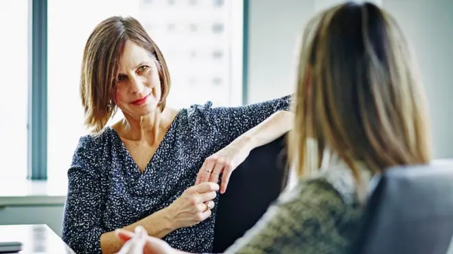 هل يحسن "دليل إرشادي بطباع الموظفين" بيئة العمل؟