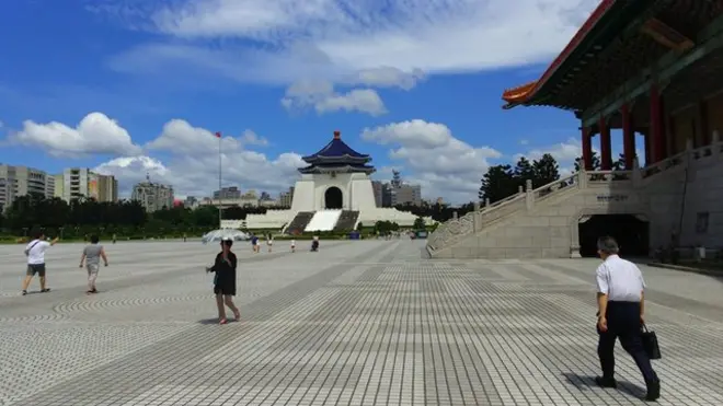 台北是一個鋼筋水泥覆蓋比例很高的盆地城市，散熱的能力並不強