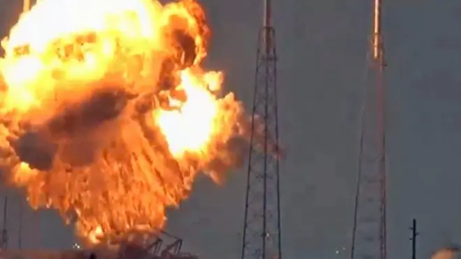La explosión del cohete Falcon 9 de la empresa espacial comercial SpaceX, en Cabo Cañaveral, Florida, 1 de septiembre de 2016