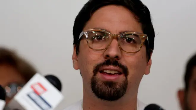 El escueto mensaje de Guevara es lo más parecido a una reacción oficial de la oposición.