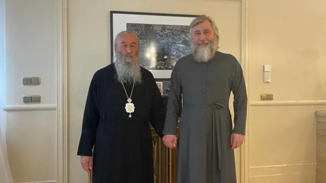 Митрополит Онуфрій та протодиякон Вадим Новинський