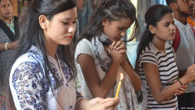 యువతులు