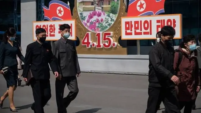 마스크를 쓴 평양시민