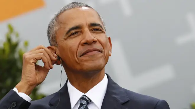 Cuitan Barack Obama yang mengecam rasisme dibagi lebih dari 1,2 juta kali dan disuka oleh lebih dari 3 juta pemakai media sosial.