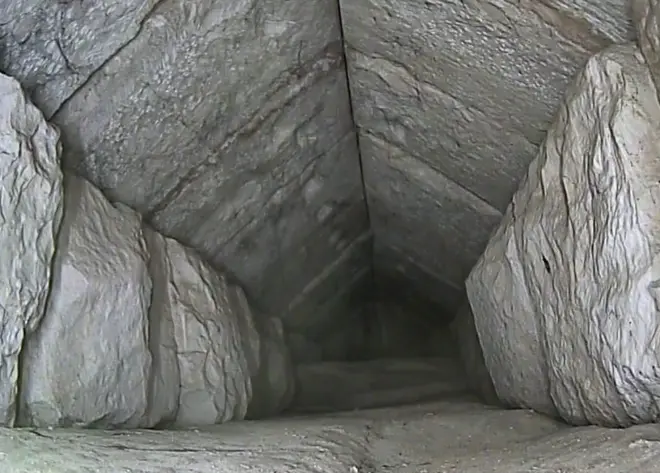 Muuqaal lagu duubay qalab wax lagu soo dhaweeyo ayaa muujiyay marin bannaan oo qarsoonaa