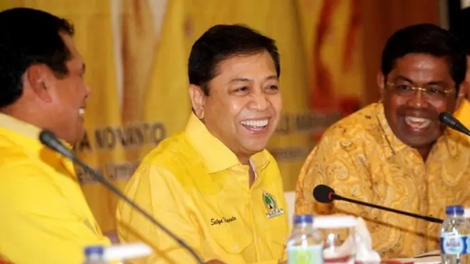 Setya Novanto memimpin rapat pleno Golkar, Rabu (11/09). Setya tak banyak berbicara kepada pers soal aktivitas formal pertamanya usai sembuh dari komplikasi penyakit.