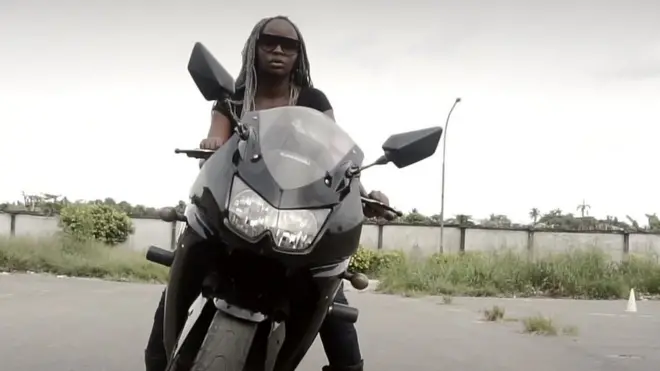 Woman dey on top motorcycle