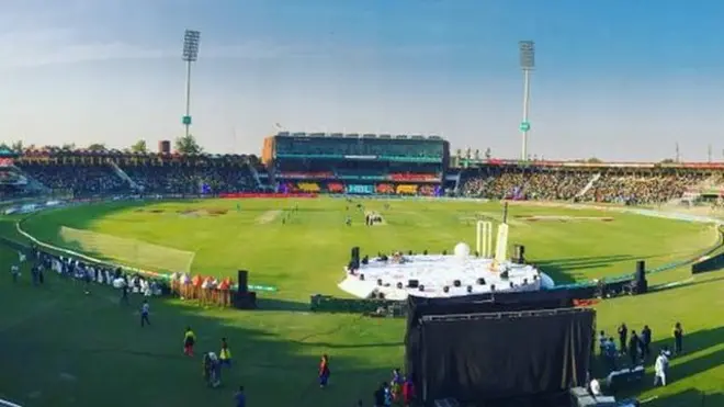 پی ایس ایل کے آفیشل ہینڈل سے دی گئی قذافی سٹیڈیم کی تصویر