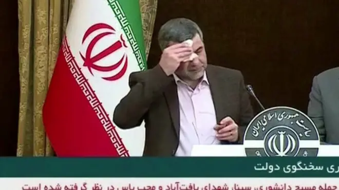 ښاغلي حریرچي د دوشنبې پر ورځ په یوه خبري کنفرانس کې بیا بیا په دسمال له خپل تندي خولې وچولې