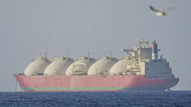 হরমুজ প্রণালি অবরুদ্ধ থাকায় বিশ্বজুড়ে জ্বালানি নিয়ে অস্থিরতা অব্যাহত রয়েছে 