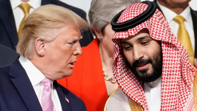 ولي العهد السعودي محمد بن سلمان (يميناً) والرئيس الأمريكي دونالد ترامب (يساراً)