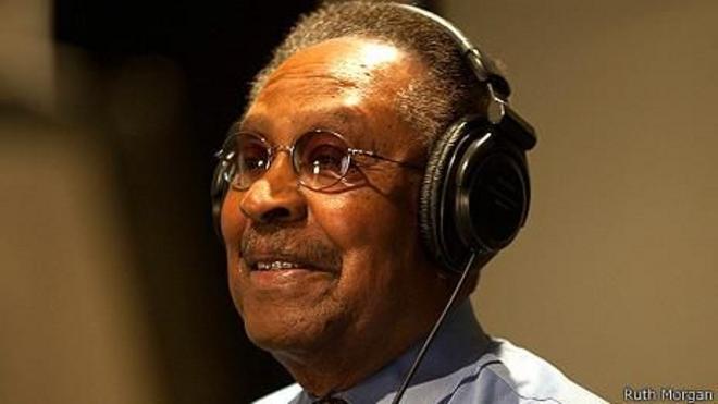 Clarence B Jones hoy tiene 82 años.
