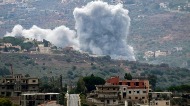 دخان متصاعد من بلدة كفركلا في جنوب لبنان - سبتمبر أيلول 2024