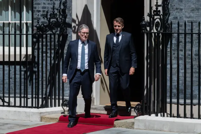 در سومین روز دیدار رسمی مکرون از بریتانیا، جلسهای در دفتر نخستوزیری برگذار شد.