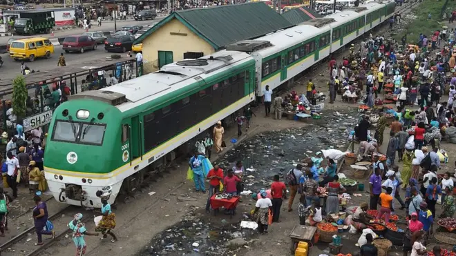 Train for Nigeria dey pass area wey people dey do market