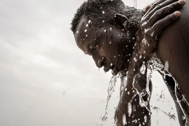 Onye na-awụ onwe ya mmiri maka ọsụsọ 