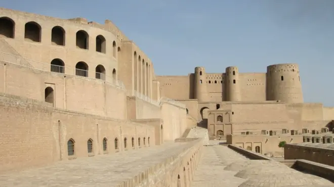 د هرات لرغونې اختیارالدین کلا یې د ډیرو مهمو تاریخي ودانیو په کتار کې راځي.