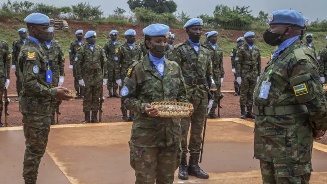 Abasirikare b'u Rwanda bo muri MINUSCA barimo guhabwa ishimwe mu 2021