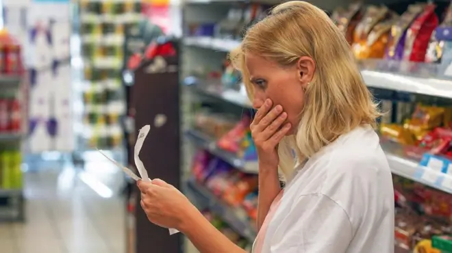 İngiltere'de markette ödediği faturaya şaşıran bir kişi