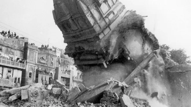 లాహోర్‌లోని జైన మందిరాన్ని డిసెంబర్ 8న కూల్చి వేశారు.