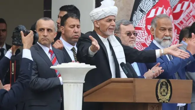 د ولسمشر غني د لوړې مراسم په ولسمشرۍ ماڼې کې د سلګونو کسانو په ګډون ترسره شول