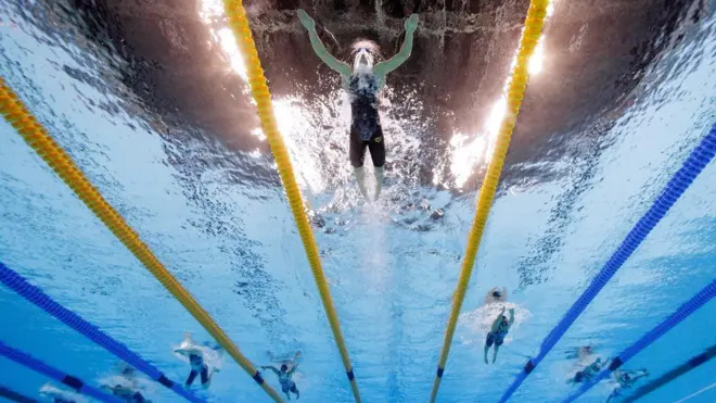 Катинка Хоссу установила мировой рекорд в финальном заплыве на 400 метров комплексным плаванием