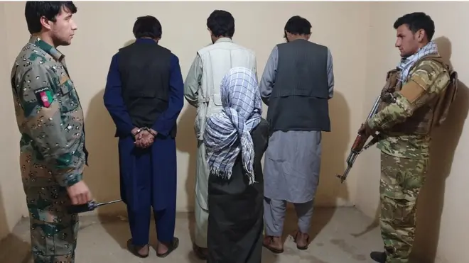 پولیس وايي، د دې قضیې په تړاو یې درې کسان نیولي دي.